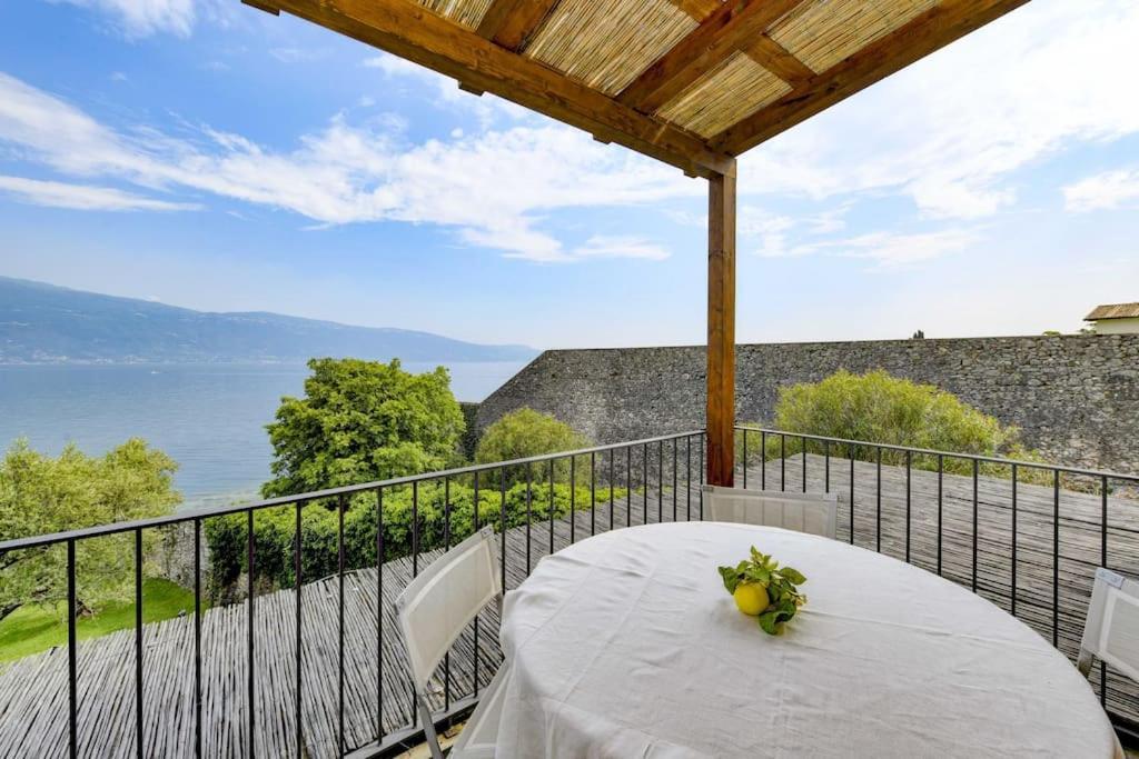 Oleandro Apartment Directly On The Lake Gargnano Extérieur photo
