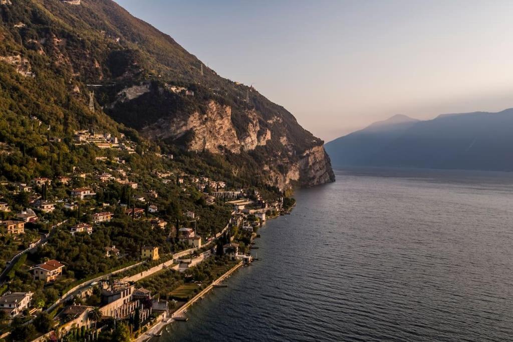Oleandro Apartment Directly On The Lake Gargnano Extérieur photo